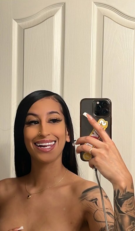 Nacktes geleaktes OnlyFans-Foto von Yurbae