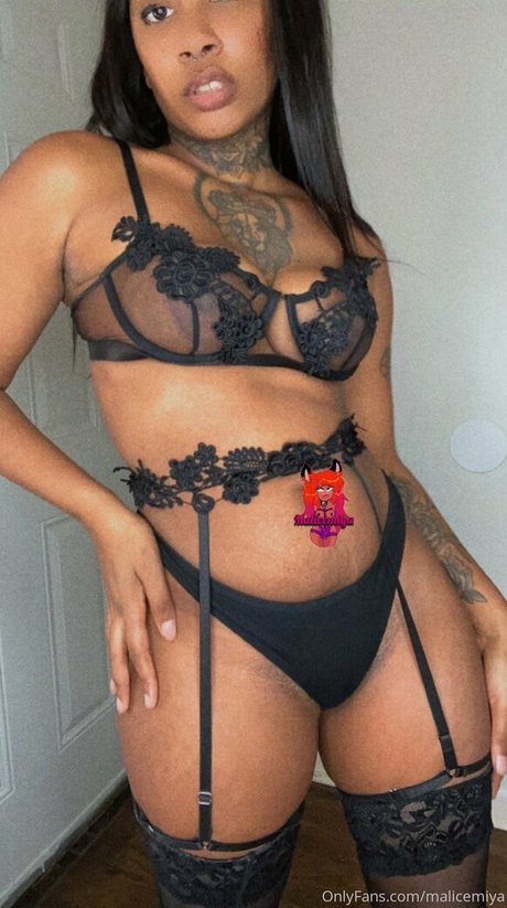 Nacktes geleaktes OnlyFans-Foto von Malicemiya