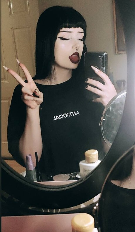 Nacktes geleaktes OnlyFans-Foto von Missdellavigne