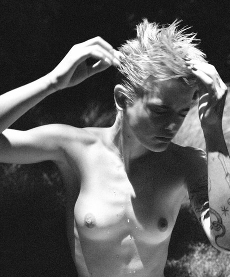 Nacktes geleaktes OnlyFans-Foto von Estherrose Mcgregor