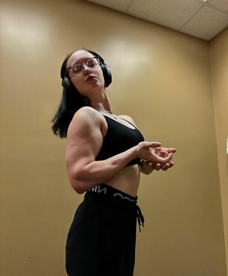 Nacktes geleaktes OnlyFans-Foto von Musclemommy002