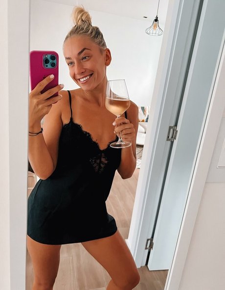 Nacktes geleaktes OnlyFans-Foto von Amy Love
