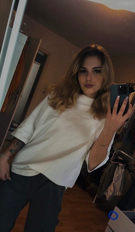 Nacktes geleaktes OnlyFans-Foto von Elsa Weienbach
