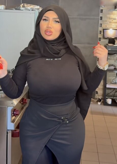 Nacktes geleaktes OnlyFans-Foto von Abir Zrk