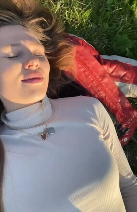 Nacktes geleaktes OnlyFans-Foto von Affe Auf Bike