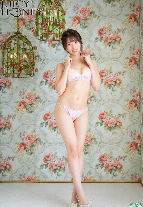 Yamagishi Aika 山岸逢花