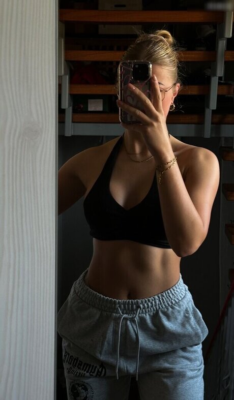 Nacktes geleaktes OnlyFans-Foto von Cecebru