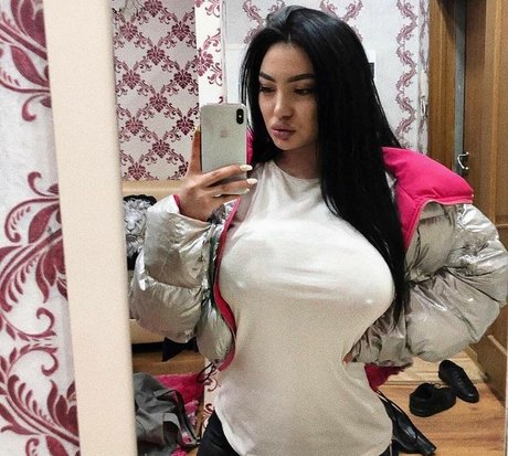 Nacktes geleaktes OnlyFans-Foto von Zhansaya Dakarimova