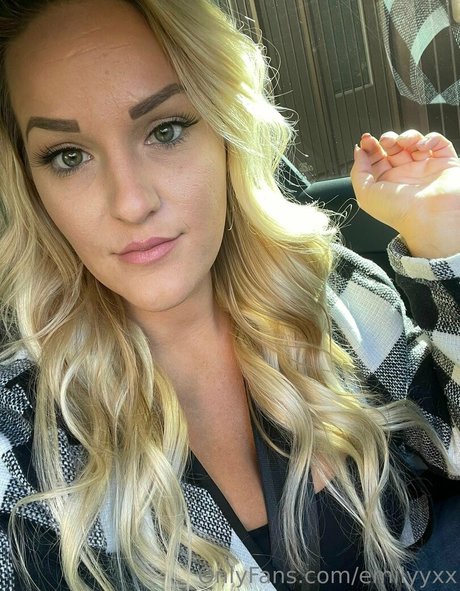 Nacktes geleaktes OnlyFans-Foto von Emilyyxx