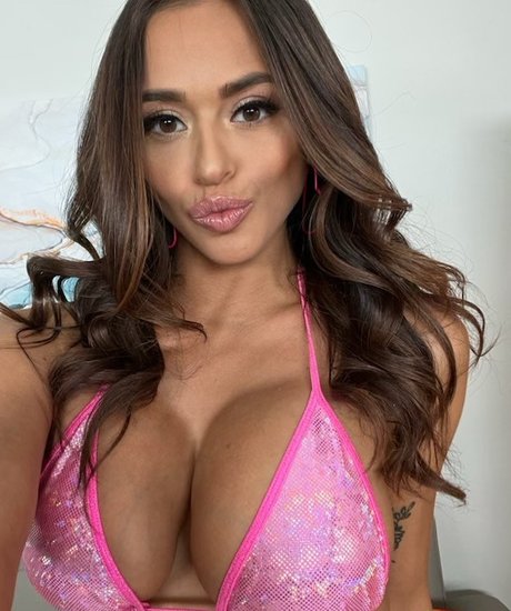 Nacktes geleaktes OnlyFans-Foto von Armani Black