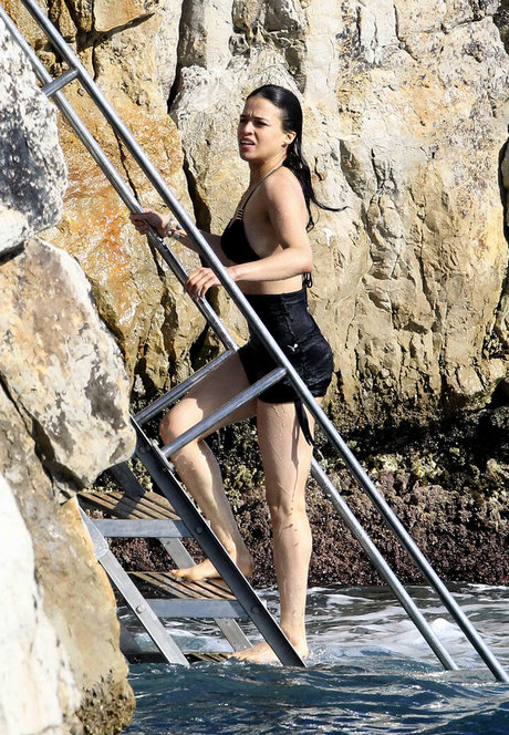 Nacktes geleaktes OnlyFans-Foto von Michelle Rodriguez