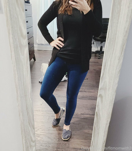 Nacktes geleaktes OnlyFans-Foto von Fitmomwith3