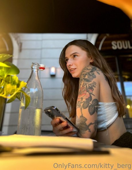 Nacktes geleaktes OnlyFans-Foto von Kitty Berg