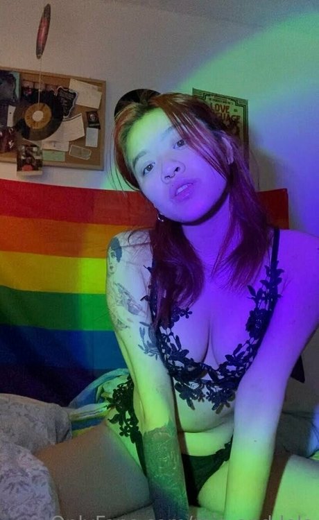Nacktes geleaktes OnlyFans-Foto von Miaandlola