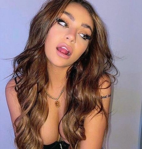 Nacktes geleaktes OnlyFans-Foto von Andrea Russett