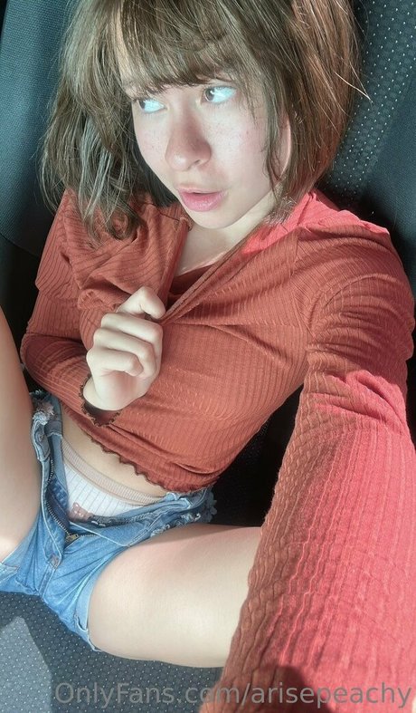 Nacktes geleaktes OnlyFans-Foto von Arise Peachy