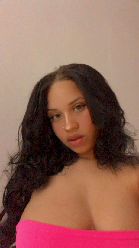 Nacktes geleaktes OnlyFans-Foto von Lunaomy