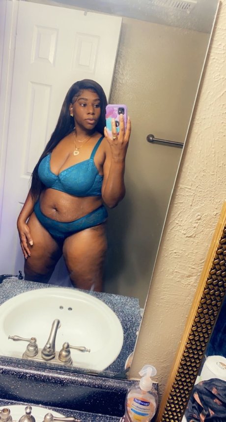 Nacktes geleaktes OnlyFans-Foto von Melanin Queen 