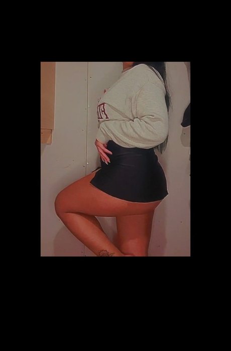 Nacktes geleaktes OnlyFans-Foto von Miau
