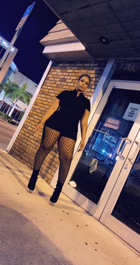 Nacktes geleaktes OnlyFans-Foto von Mia Da Great