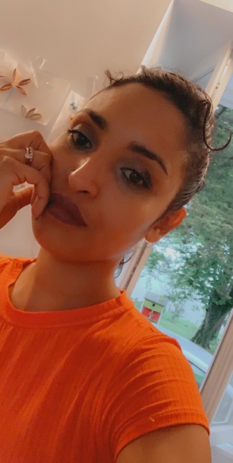 Nacktes geleaktes OnlyFans-Foto von Mia Glam