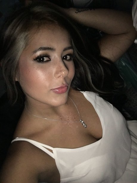 Nacktes geleaktes OnlyFans-Foto von Mharia Angel