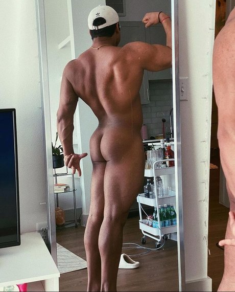 Nacktes geleaktes OnlyFans-Foto von Dienes Carbine