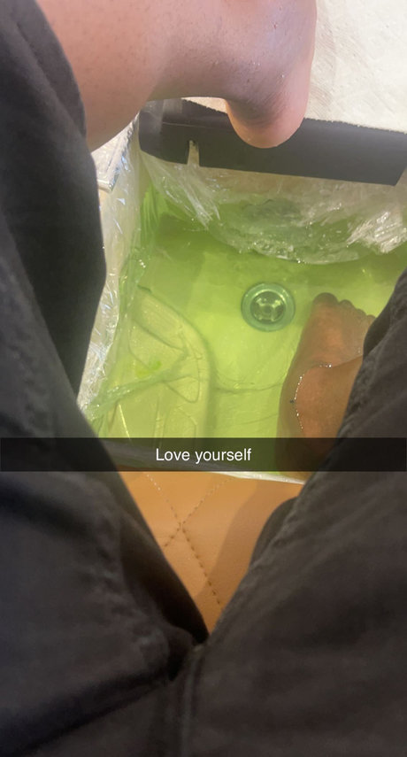 Nacktes geleaktes OnlyFans-Foto von My  N My Feet