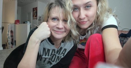 Daughter_Mother