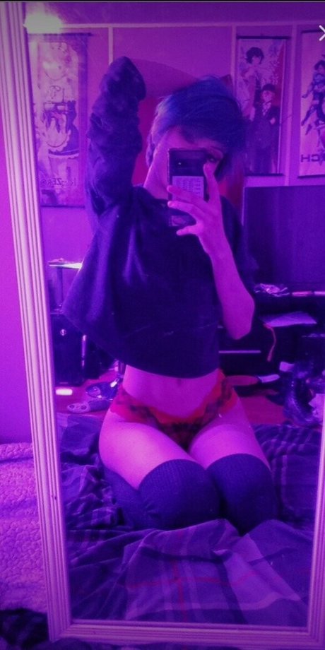 Nacktes geleaktes OnlyFans-Foto von Ittybittyloli