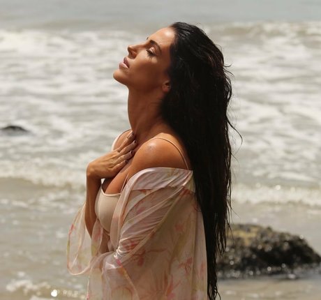 Jessica Lowndes