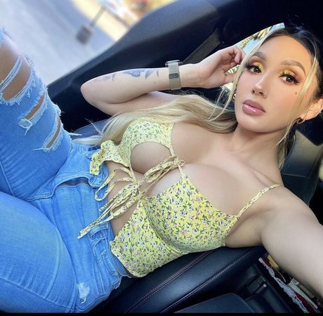 Nacktes geleaktes OnlyFans-Foto von Mirahbella