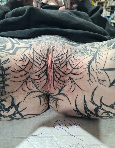 Nacktes geleaktes OnlyFans-Foto von Babyskeleton