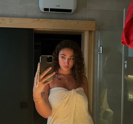 Nacktes geleaktes OnlyFans-Foto von Spicy Honey