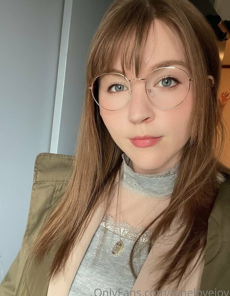 Nacktes geleaktes OnlyFans-Foto von Junelovejoy