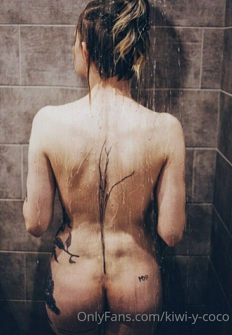 Nacktes geleaktes OnlyFans-Foto von Kiwiycoco