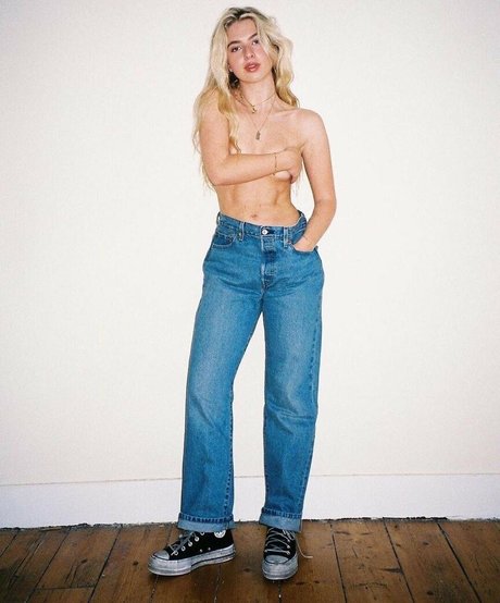 Nacktes geleaktes OnlyFans-Foto von Anais Gallagher