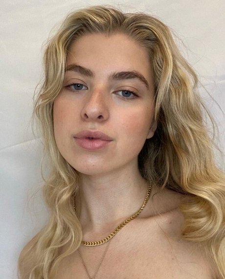 Nacktes geleaktes OnlyFans-Foto von Anais Gallagher