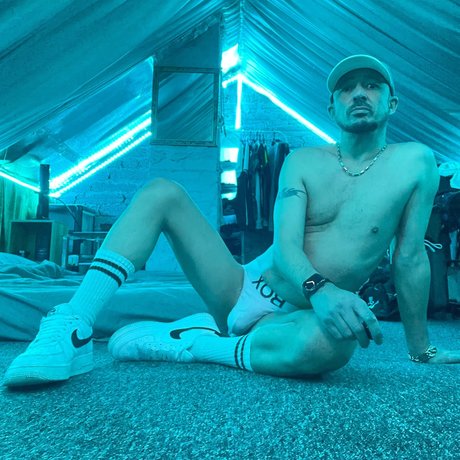 Nacktes geleaktes OnlyFans-Foto von P4ulmcr