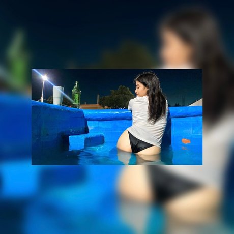 Nacktes geleaktes OnlyFans-Foto von Scarlet Red 