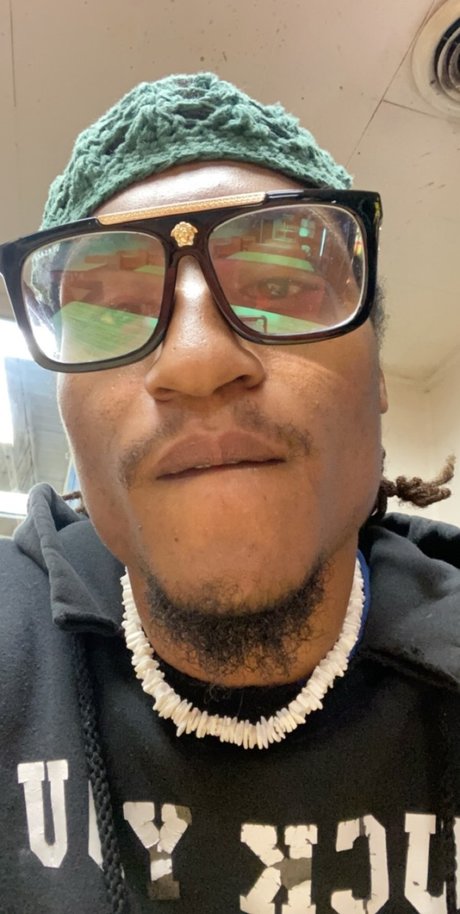 Nacktes geleaktes OnlyFans-Foto von Osama