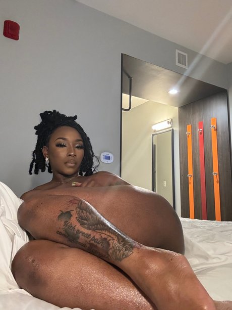Nacktes geleaktes OnlyFans-Foto von Pocahontas