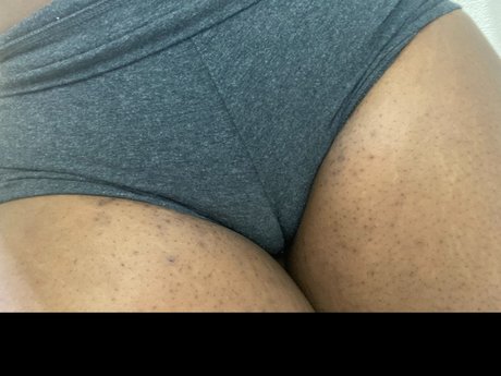 Nacktes geleaktes OnlyFans-Foto von Loveli