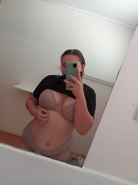 Nacktes geleaktes OnlyFans-Foto von Rain