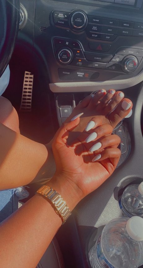Nacktes geleaktes OnlyFans-Foto von Arialeshea