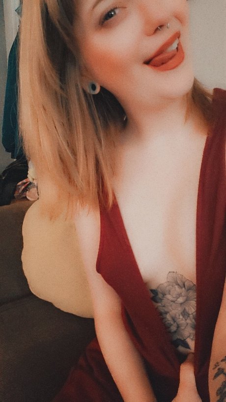Nacktes geleaktes OnlyFans-Foto von Baby Ghoul Bettie