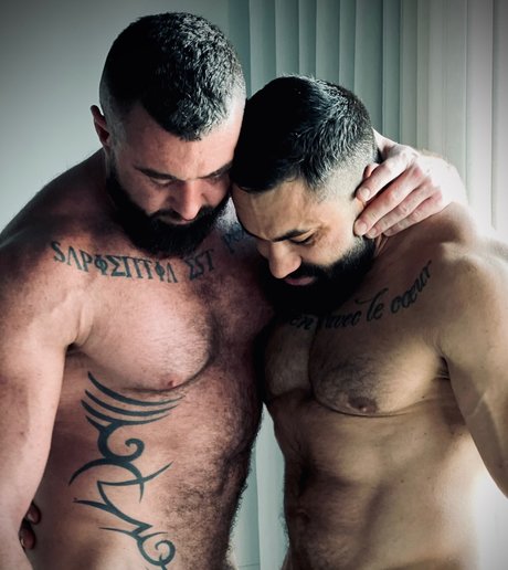 Nacktes geleaktes OnlyFans-Foto von Matt And Asen Musclebears
