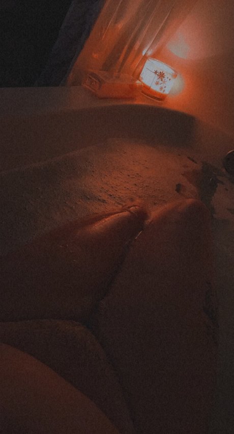 Nacktes geleaktes OnlyFans-Foto von Mia