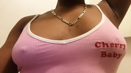 Nacktes geleaktes OnlyFans-Foto von Azia
