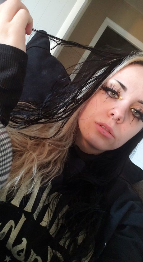 Nacktes geleaktes OnlyFans-Foto von Nova